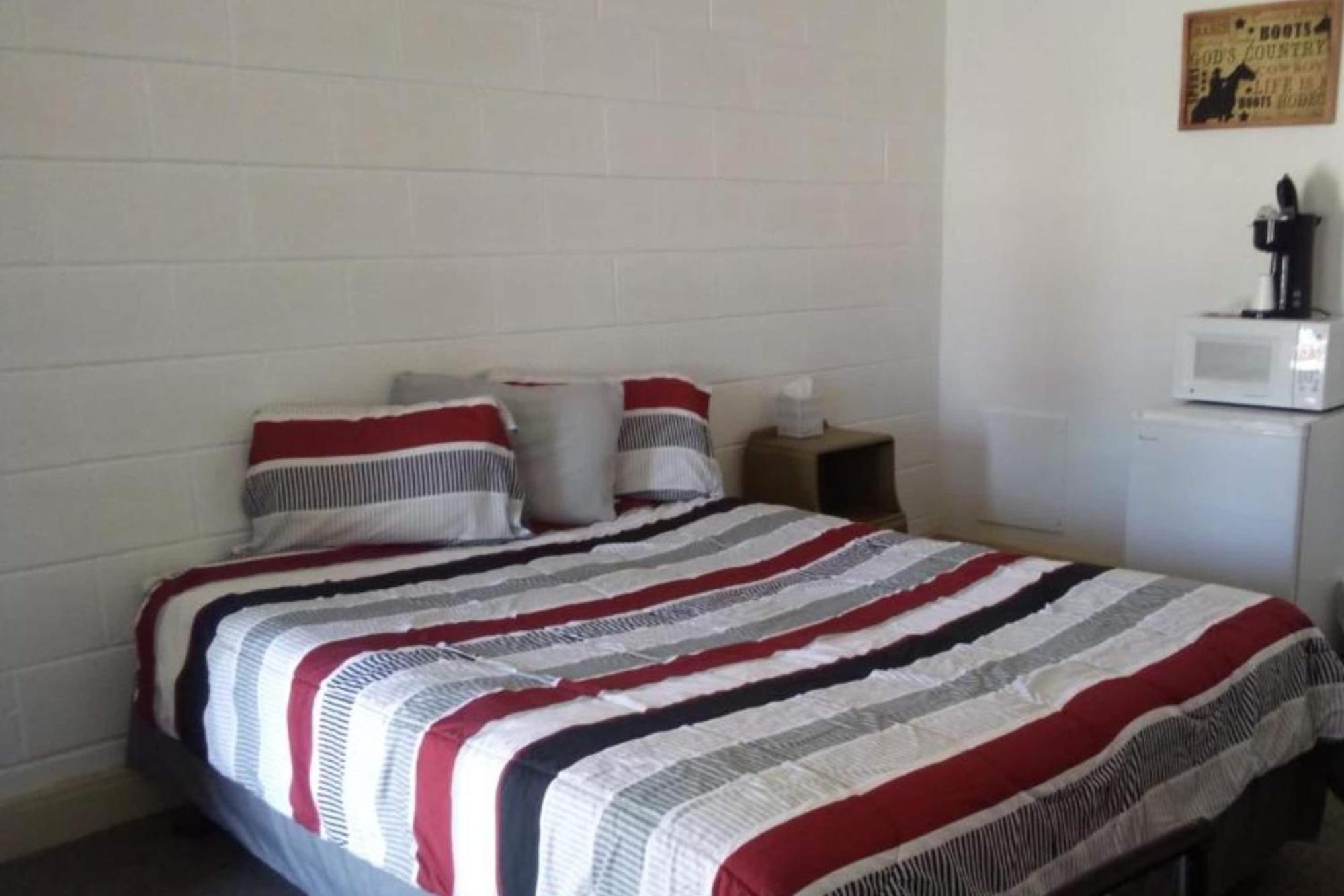 Love Hotels Murdo By Oyo On Interstate 90 Extérieur photo